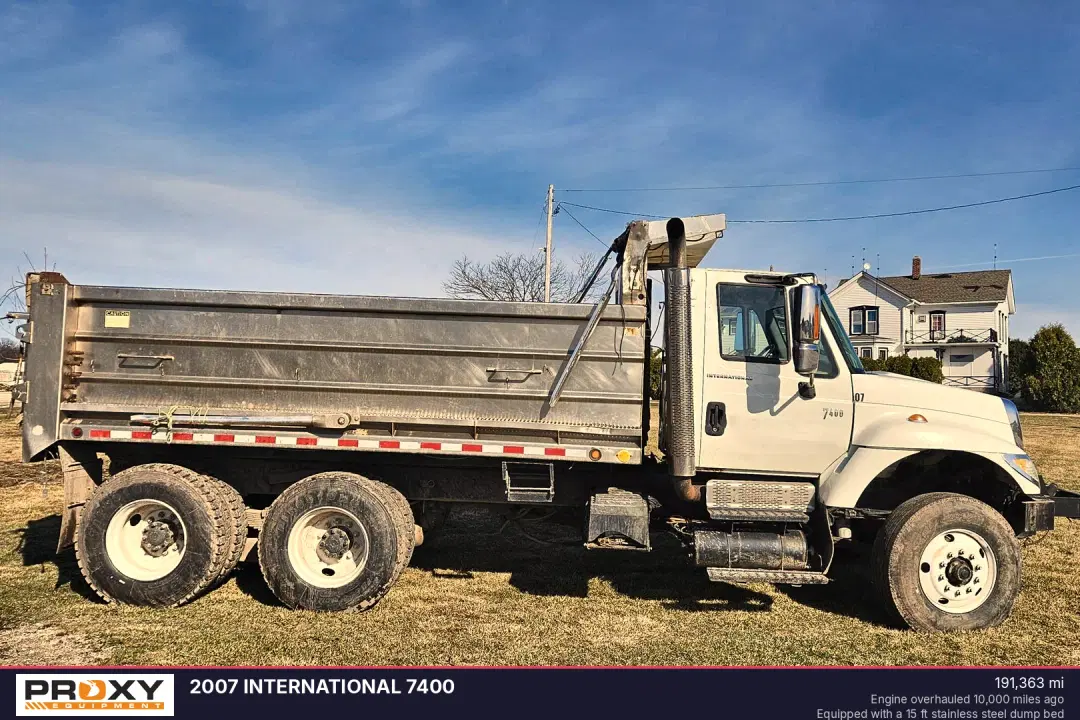 Image of International 7400 Primary image