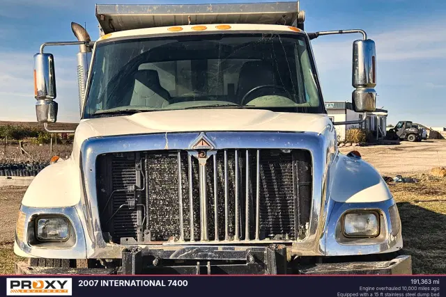 Image of International 7400 equipment image 2