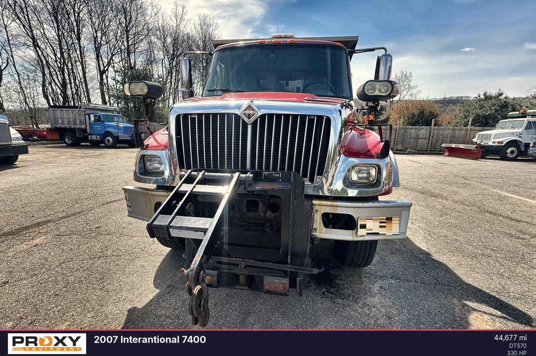 Image of International 7400 Primary image