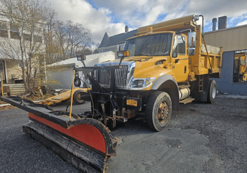 Main image International 7400