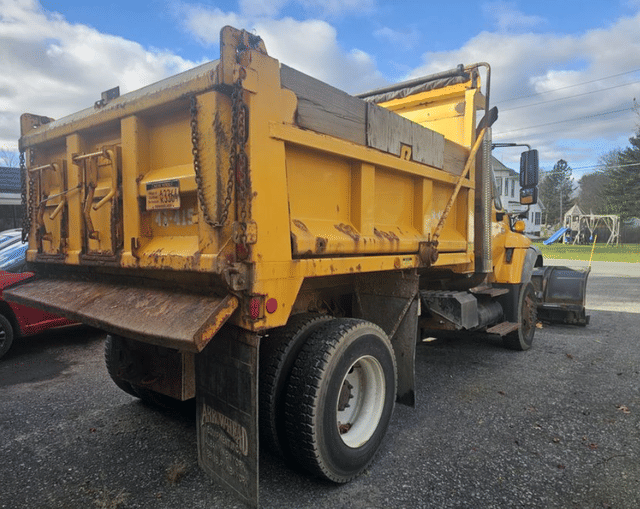 Image of International 7400 equipment image 4