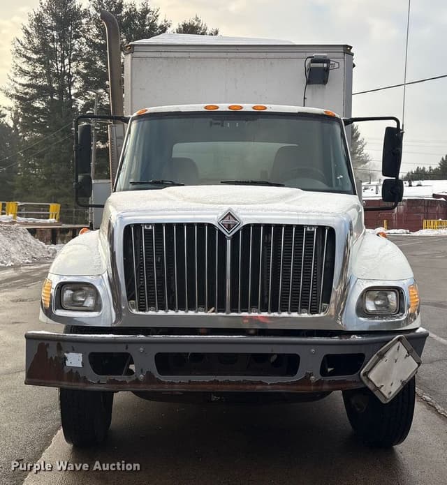 Image of International 7400 equipment image 1