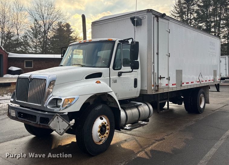 2007 International 7400 Equipment Image0