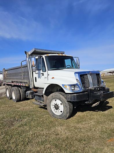 Image of International 7400 equipment image 1