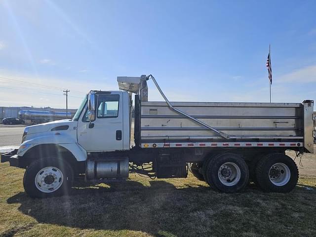Image of International 7400 equipment image 4