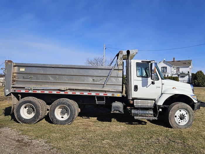 Image of International 7400 Primary image