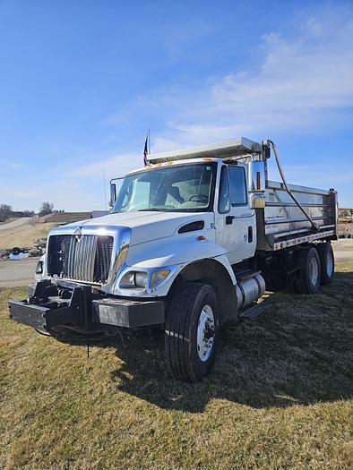 Image of International 7400 equipment image 3