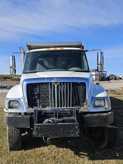 Image of International 7400 equipment image 2