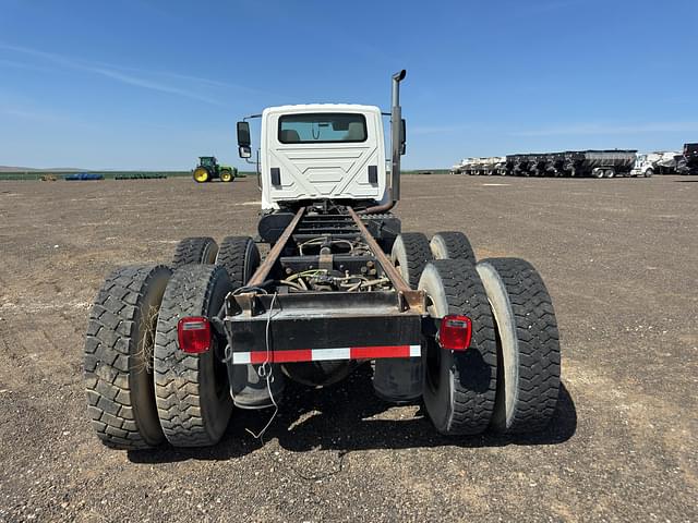 Image of International 7400 equipment image 3