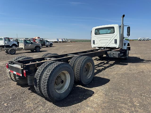 Image of International 7400 equipment image 4