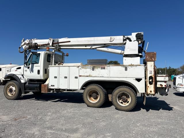 Image of International 7400 equipment image 1