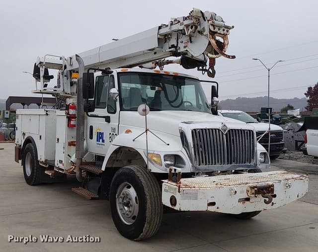 Image of International 7400 equipment image 2