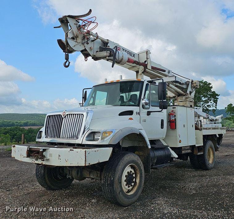 Main image International 7400