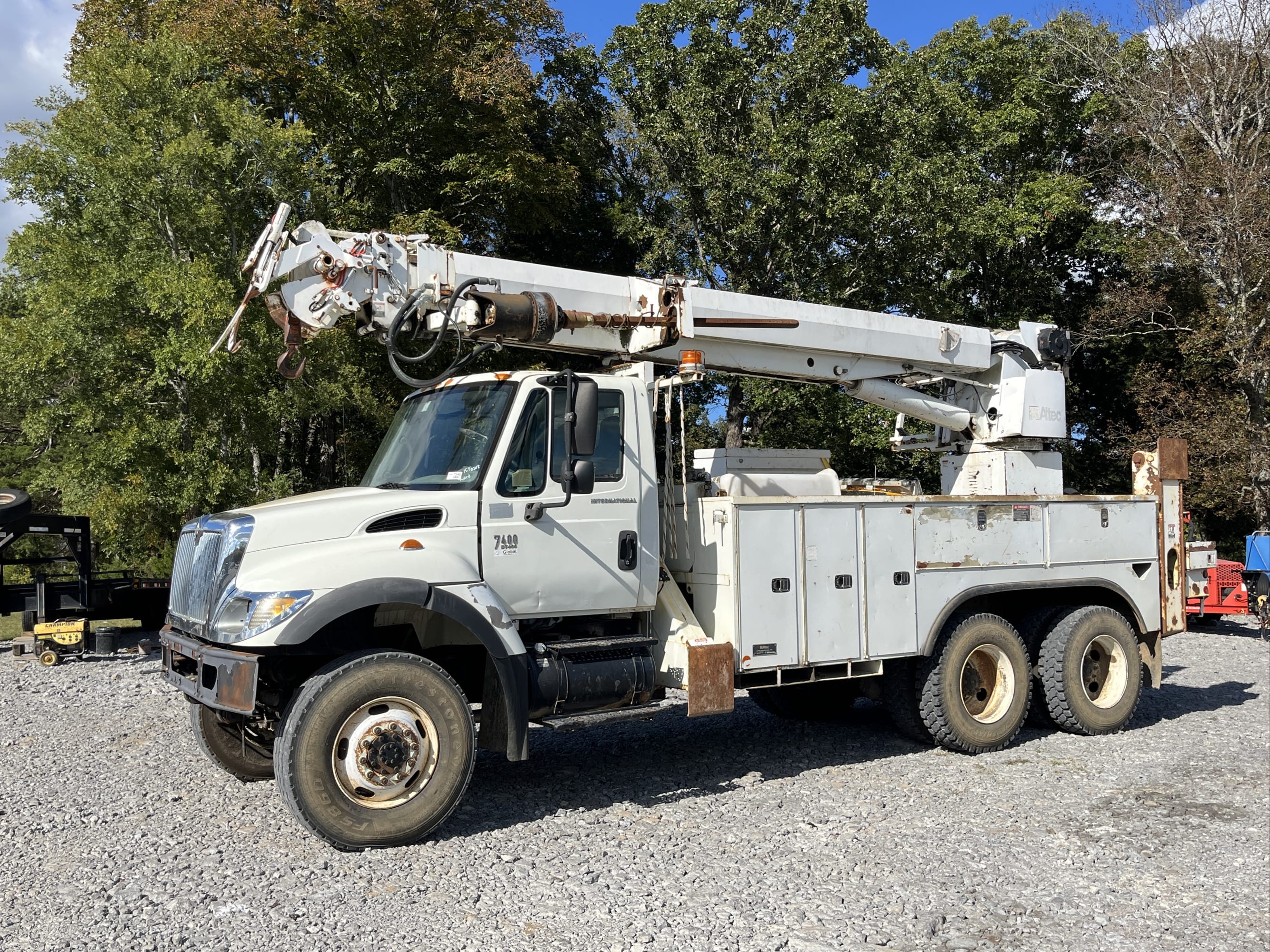 2007 International 7400 Equipment Image0