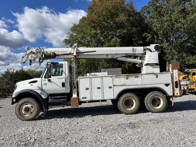 Image of International 7400 equipment image 1