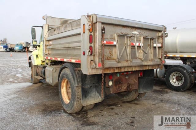 Image of International 7400 equipment image 3