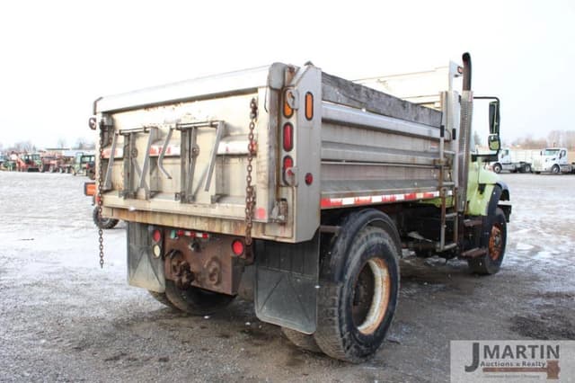 Image of International 7400 equipment image 2