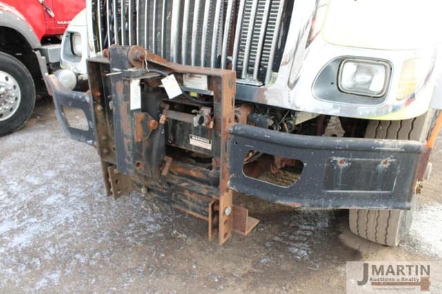 Image of International 7400 equipment image 4