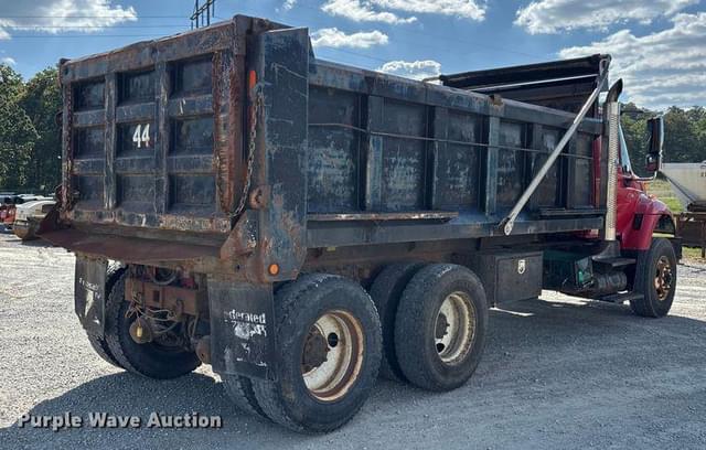 Image of International 7400 equipment image 4