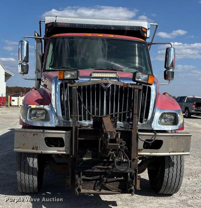 Image of International 7400 equipment image 1