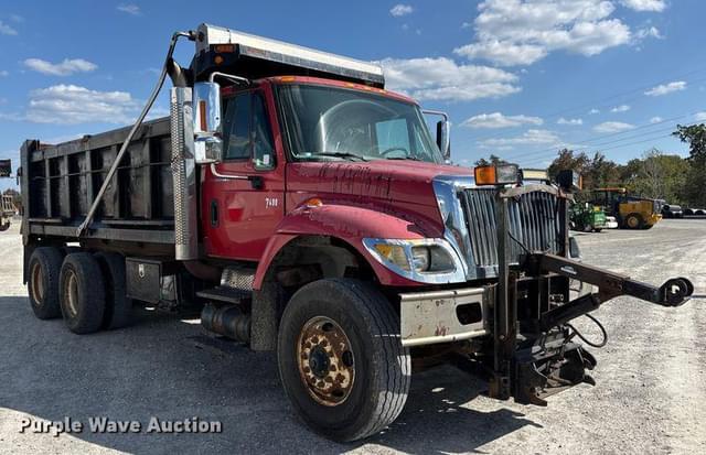 Image of International 7400 equipment image 2
