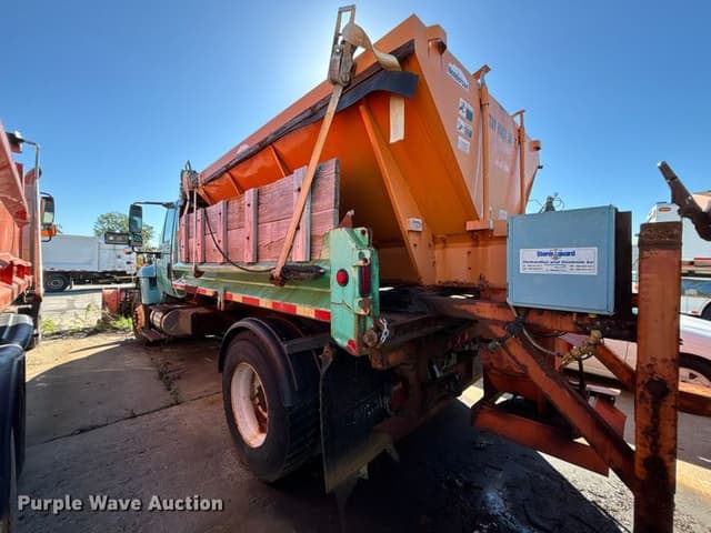 Image of International 7400 equipment image 4