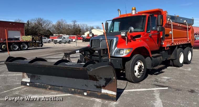 Image of International 7400 Primary image