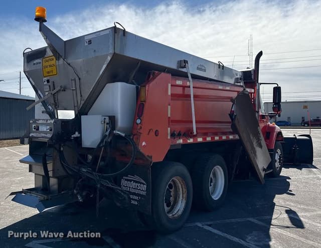 Image of International 7400 equipment image 4