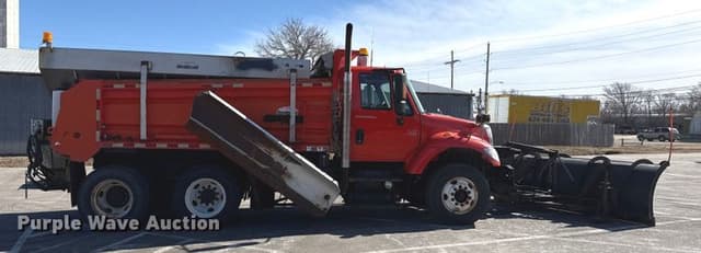 Image of International 7400 equipment image 3