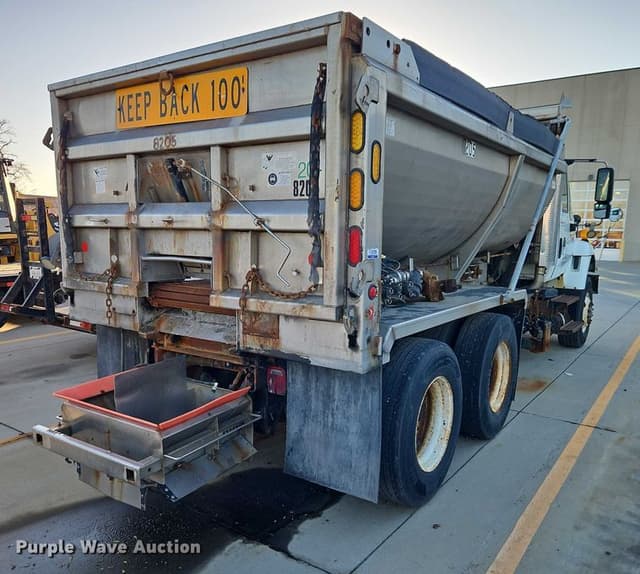 Image of International 7400 equipment image 4