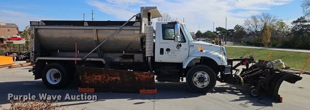 Image of International 7400 equipment image 3