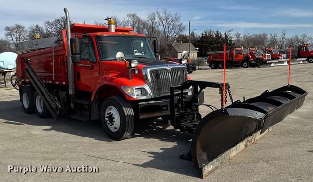 Image of International 7400 equipment image 2