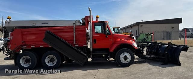 Image of International 7400 equipment image 3