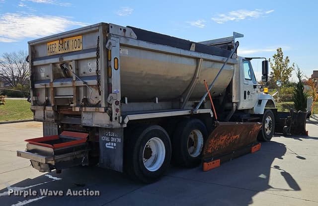 Image of International 7400 equipment image 4