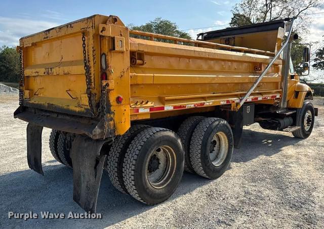 Image of International 7400 equipment image 4