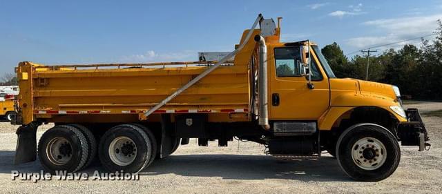 Image of International 7400 equipment image 3