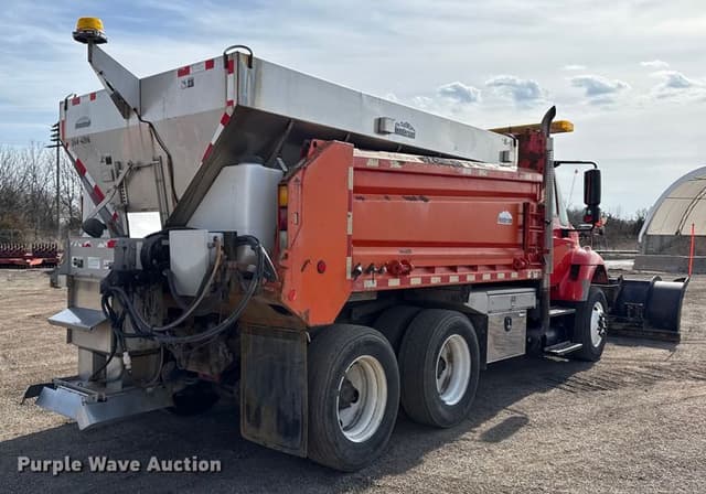 Image of International DT466 equipment image 4