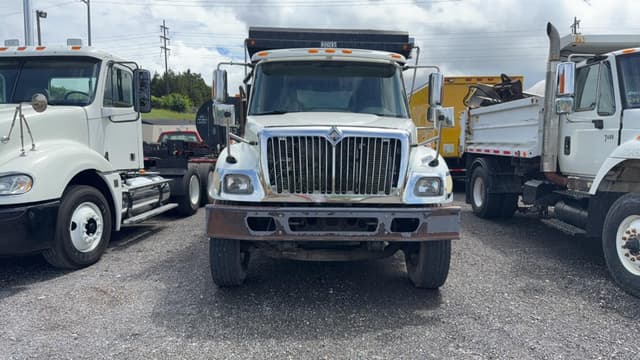 Image of International 7400 equipment image 1