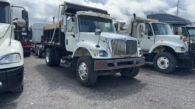 Image of International 7400 equipment image 2