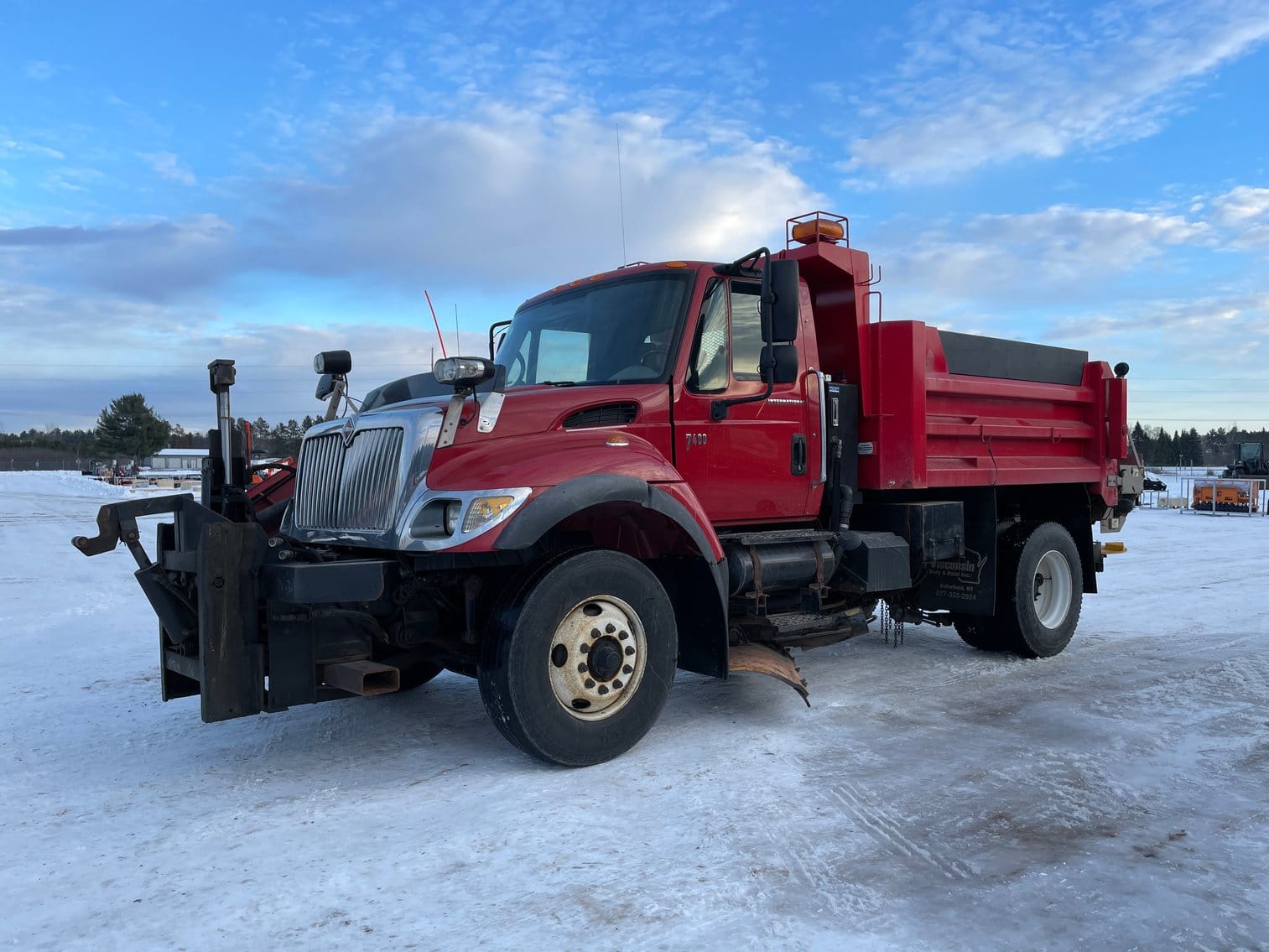 2007 International 7400 Equipment Image0