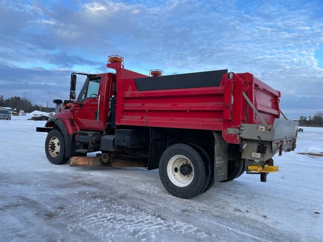 Image of International 7400 equipment image 2