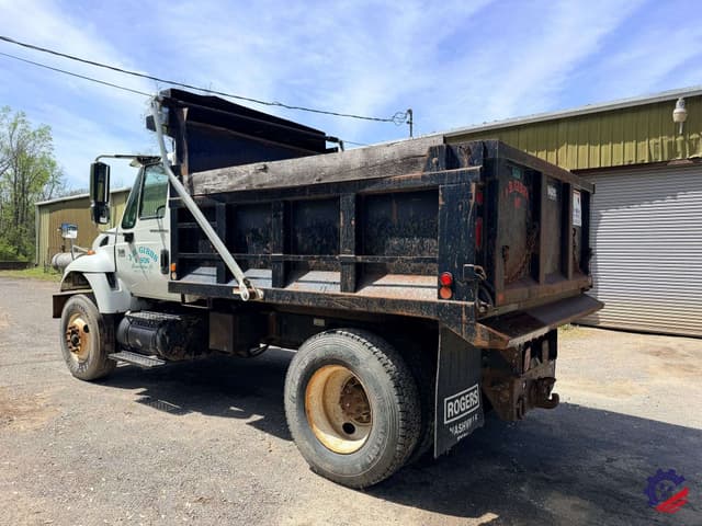 Image of International 7400 SFA equipment image 2