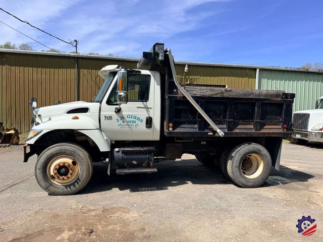 Image of International 7400 SFA equipment image 1