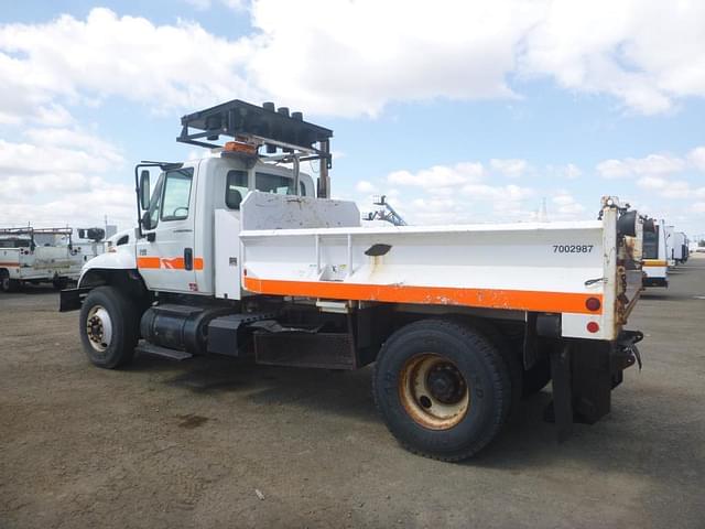 Image of International 7400 equipment image 3