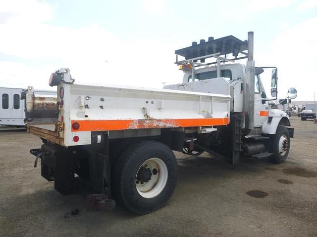 Image of International 7400 equipment image 2