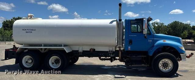 Image of International 7400 equipment image 3