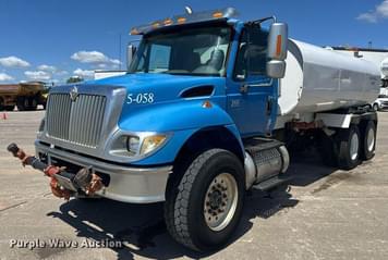 Main image International 7400