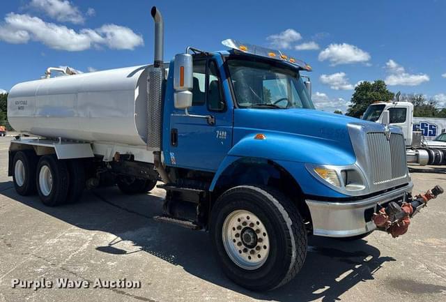 Image of International 7400 equipment image 2