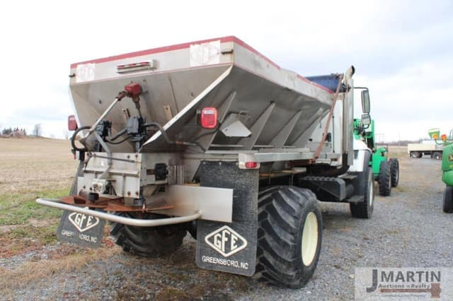 Image of International 7400 equipment image 2