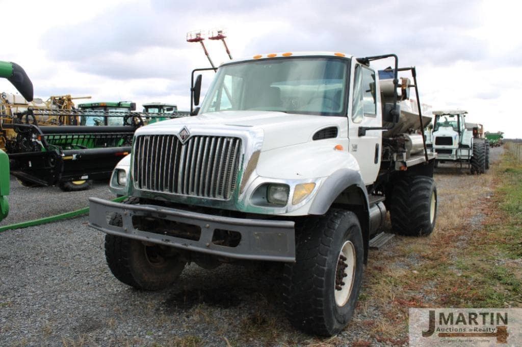 Image of International 7400 Primary image